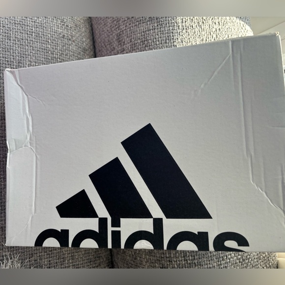 Brand new Adidas Advantage 2.0 Sneakers 8.5 β with tag on and original box ! - Picture 8 of 11